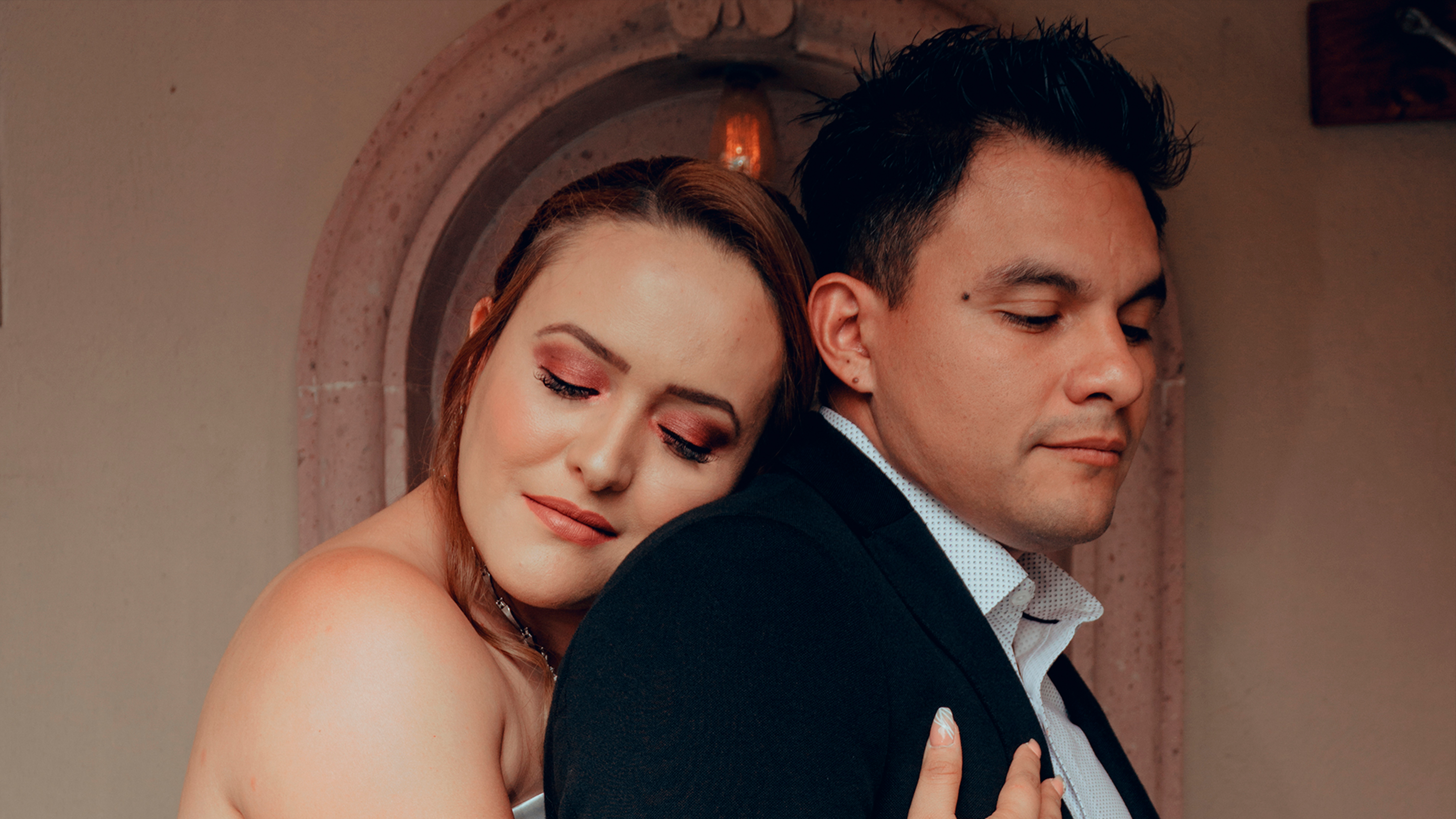 Cobertura profesional de eventos sociales por Desconcertados, capturando momentos únicos con estilo y creatividad